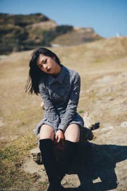 将军缓慢而有力的撞着在车里